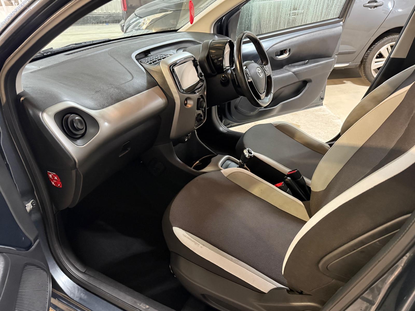 Toyota AYGO 1.0 VVT-i x-play Hatchback 5dr Petrol x-shift Euro 6 (68 ps)