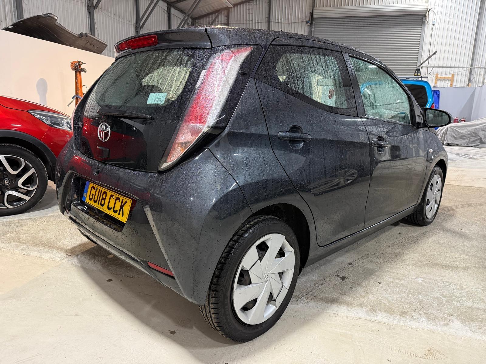 Toyota AYGO 1.0 VVT-i x-play Hatchback 5dr Petrol x-shift Euro 6 (68 ps)