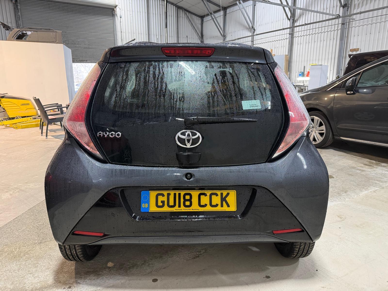 Toyota AYGO 1.0 VVT-i x-play Hatchback 5dr Petrol x-shift Euro 6 (68 ps)