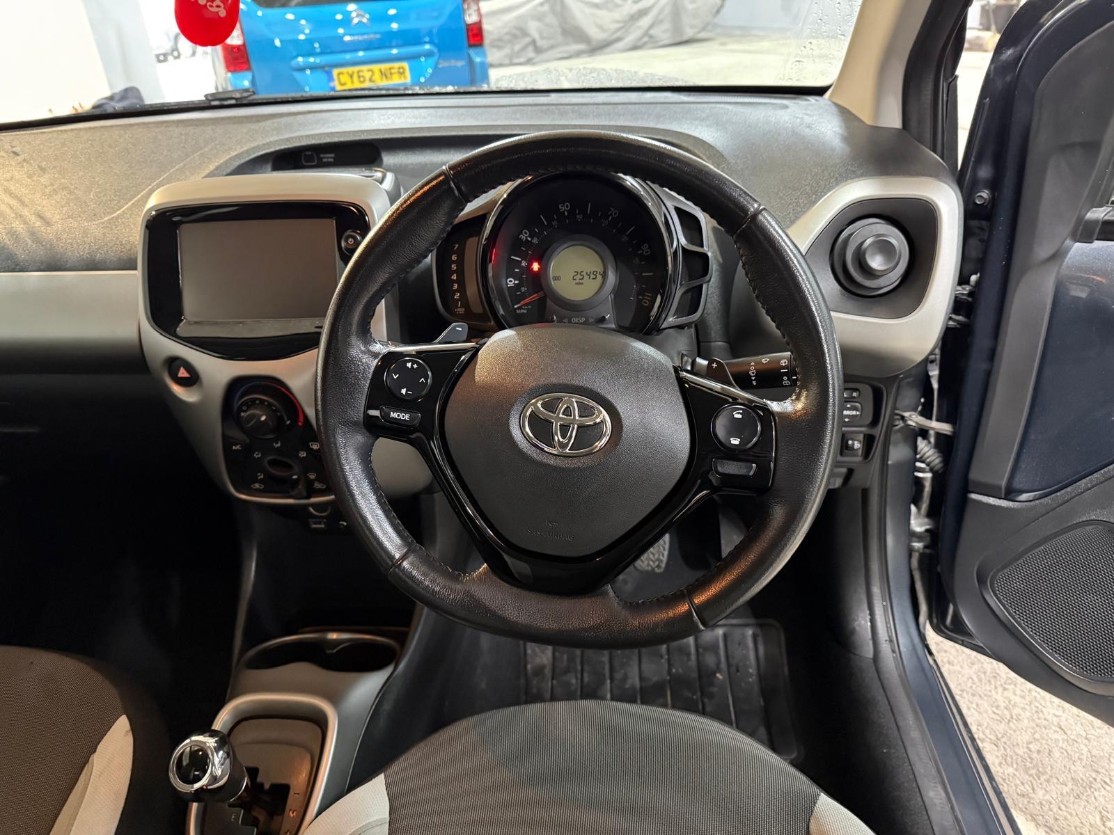 Toyota AYGO 1.0 VVT-i x-play Hatchback 5dr Petrol x-shift Euro 6 (68 ps)