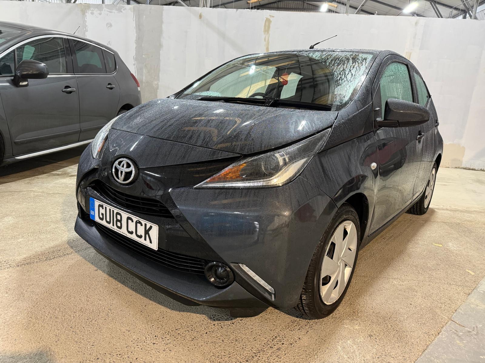 Toyota AYGO 1.0 VVT-i x-play Hatchback 5dr Petrol x-shift Euro 6 (68 ps)