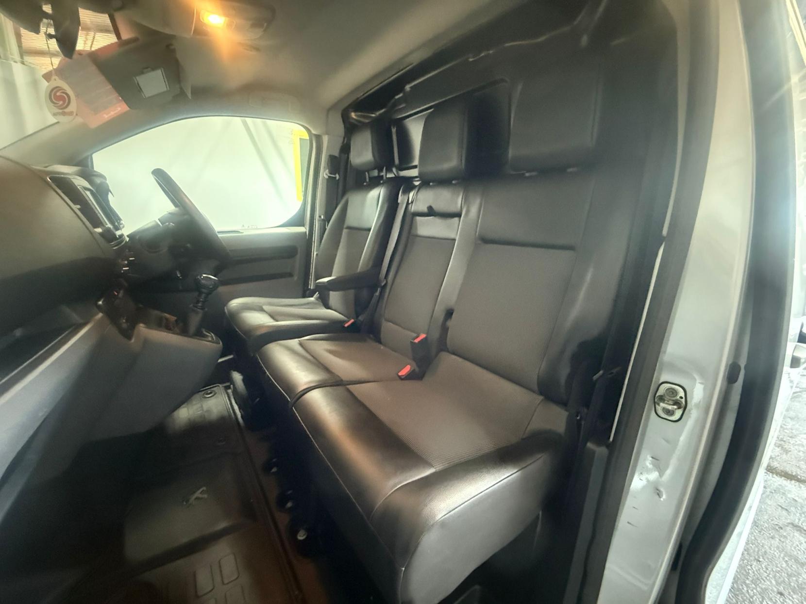 Peugeot Expert 2.0 BlueHDi 1400 Professional Plus Standard Panel Van 6dr Diesel Manual MWB Euro 6 (s/s) (120 ps)