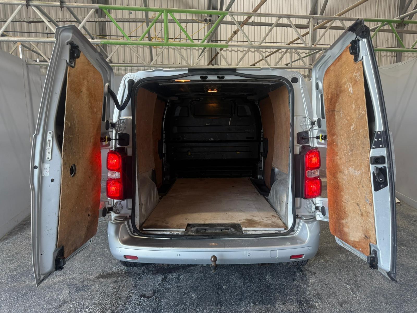 Peugeot Expert 2.0 BlueHDi 1400 Professional Plus Standard Panel Van 6dr Diesel Manual MWB Euro 6 (s/s) (120 ps)