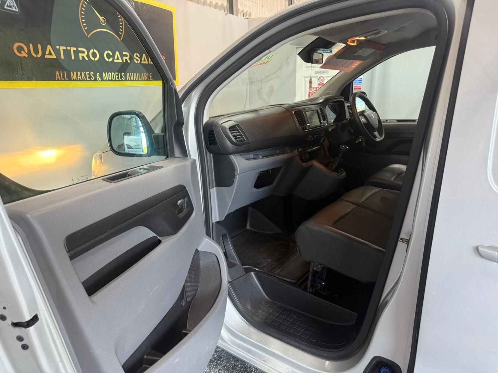 Peugeot Expert 2.0 BlueHDi 1400 Professional Plus Standard Panel Van 6dr Diesel Manual MWB Euro 6 (s/s) (120 ps)