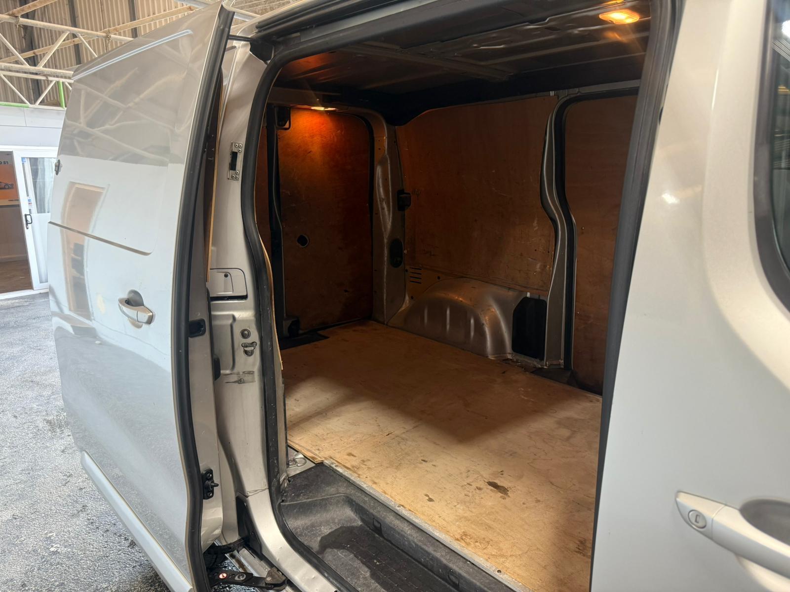 Peugeot Expert 2.0 BlueHDi 1400 Professional Plus Standard Panel Van 6dr Diesel Manual MWB Euro 6 (s/s) (120 ps)