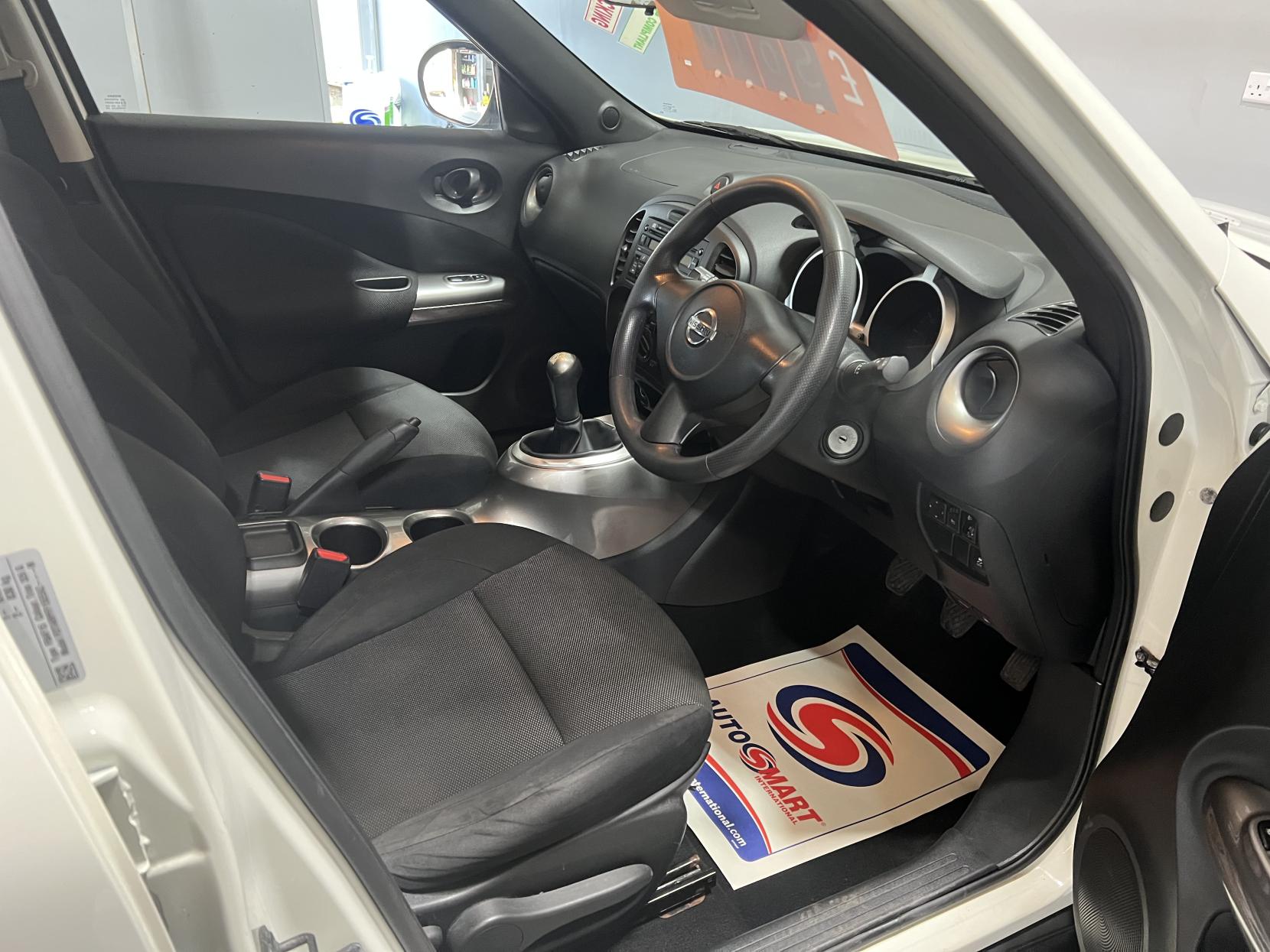 Nissan Juke 1.6 Visia SUV 5dr Petrol Manual Euro 5 (117 ps)