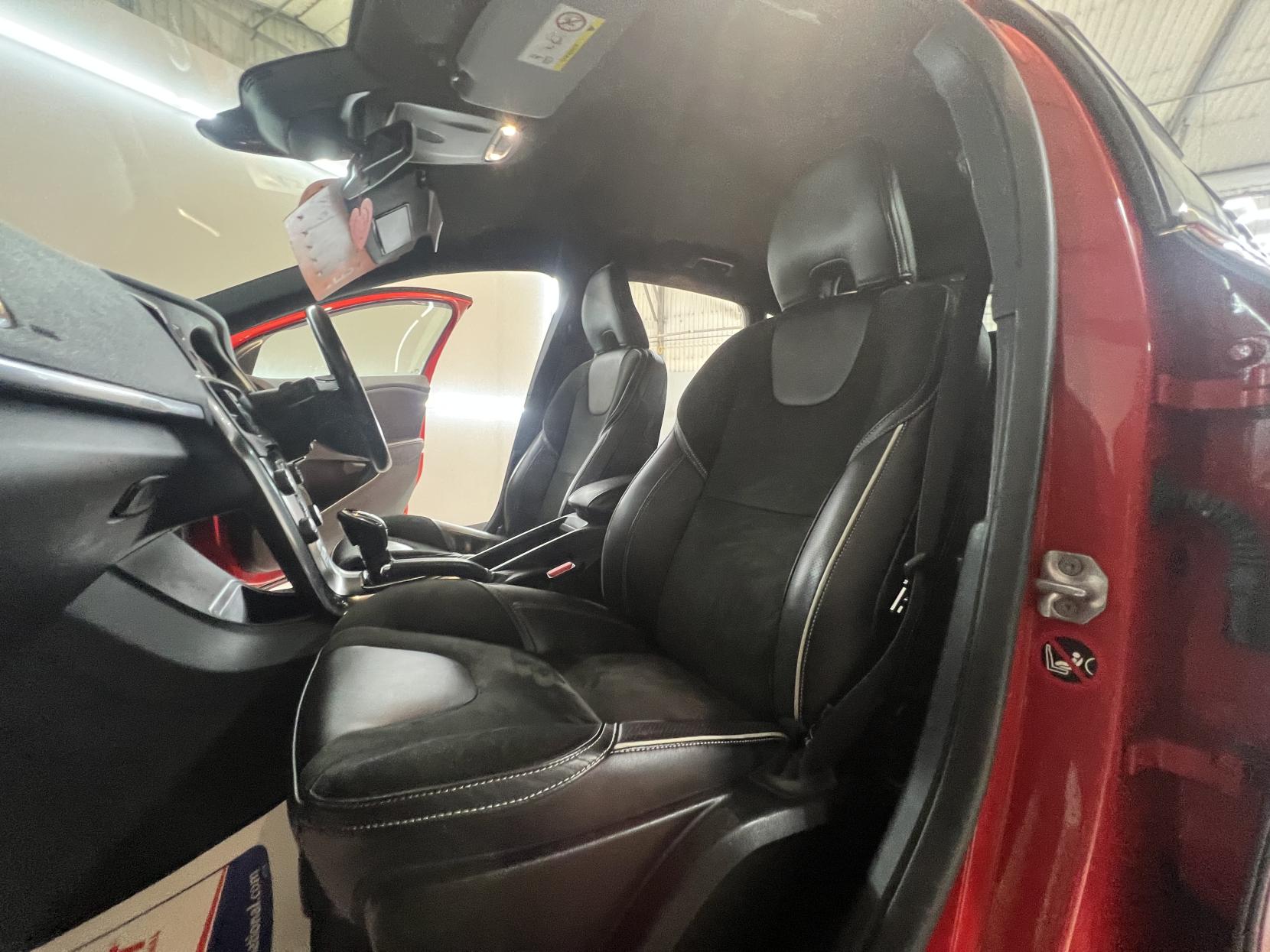 Volvo V40 1.5 T3 R-Design Nav Hatchback 5dr Petrol Auto Euro 6 (s/s) (152 ps)