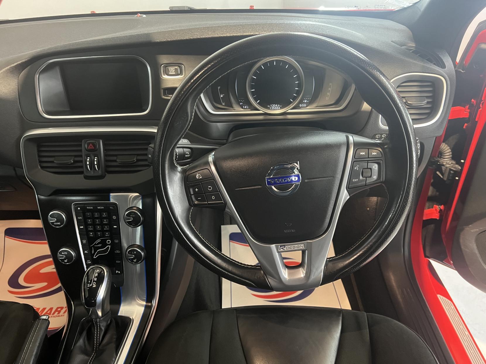 Volvo V40 1.5 T3 R-Design Nav Hatchback 5dr Petrol Auto Euro 6 (s/s) (152 ps)