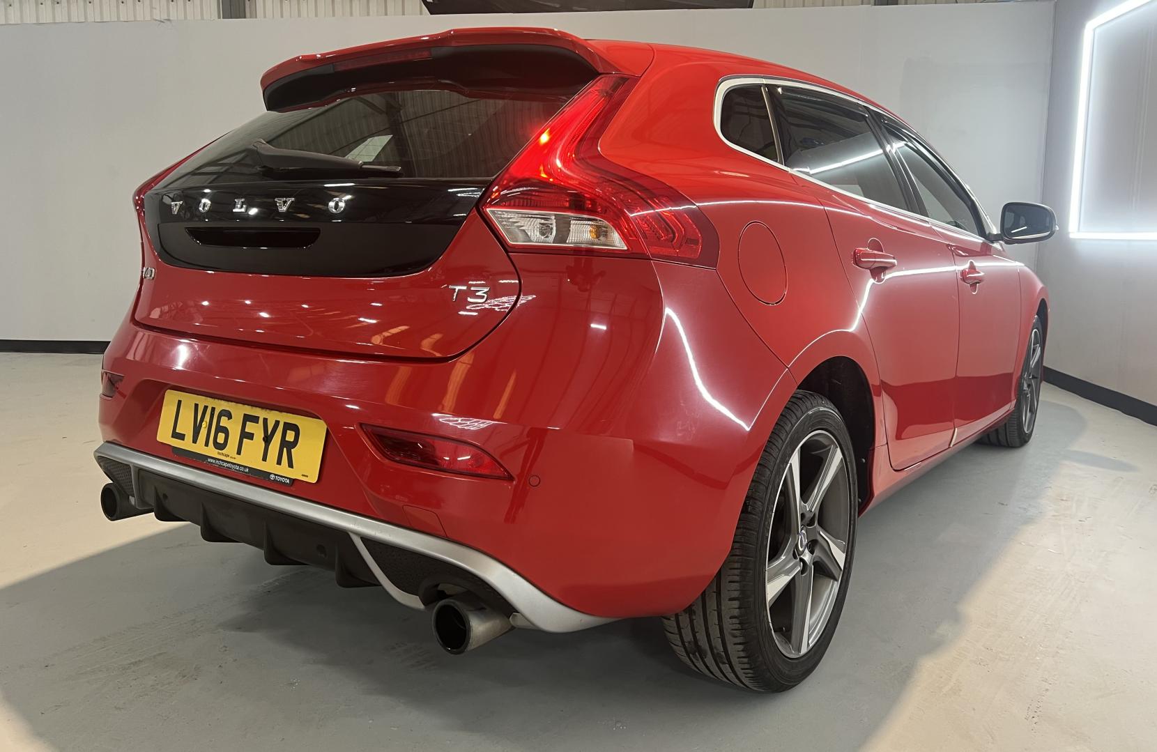 Volvo V40 1.5 T3 R-Design Nav Hatchback 5dr Petrol Auto Euro 6 (s/s) (152 ps)