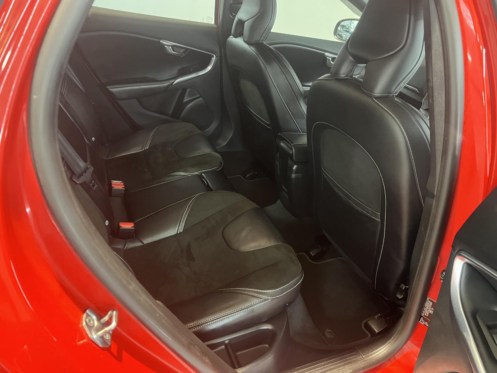 Volvo V40 1.5 T3 R-Design Nav Hatchback 5dr Petrol Auto Euro 6 (s/s) (152 ps)