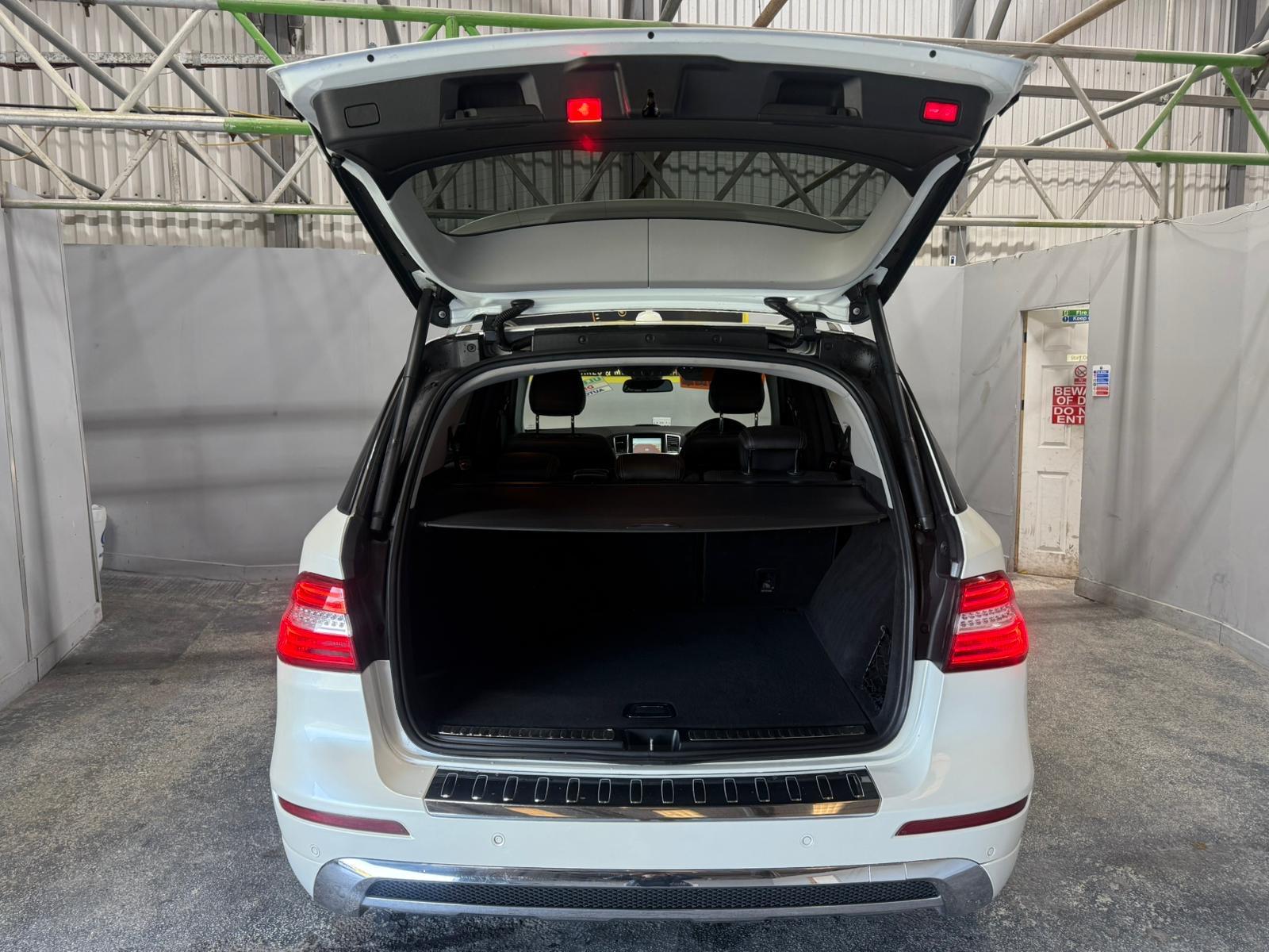 Mercedes-Benz M Class 3.0 ML350 V6 BlueTEC AMG Line SUV 5dr Diesel G-Tronic 4WD Euro 6 (s/s) (258 ps)