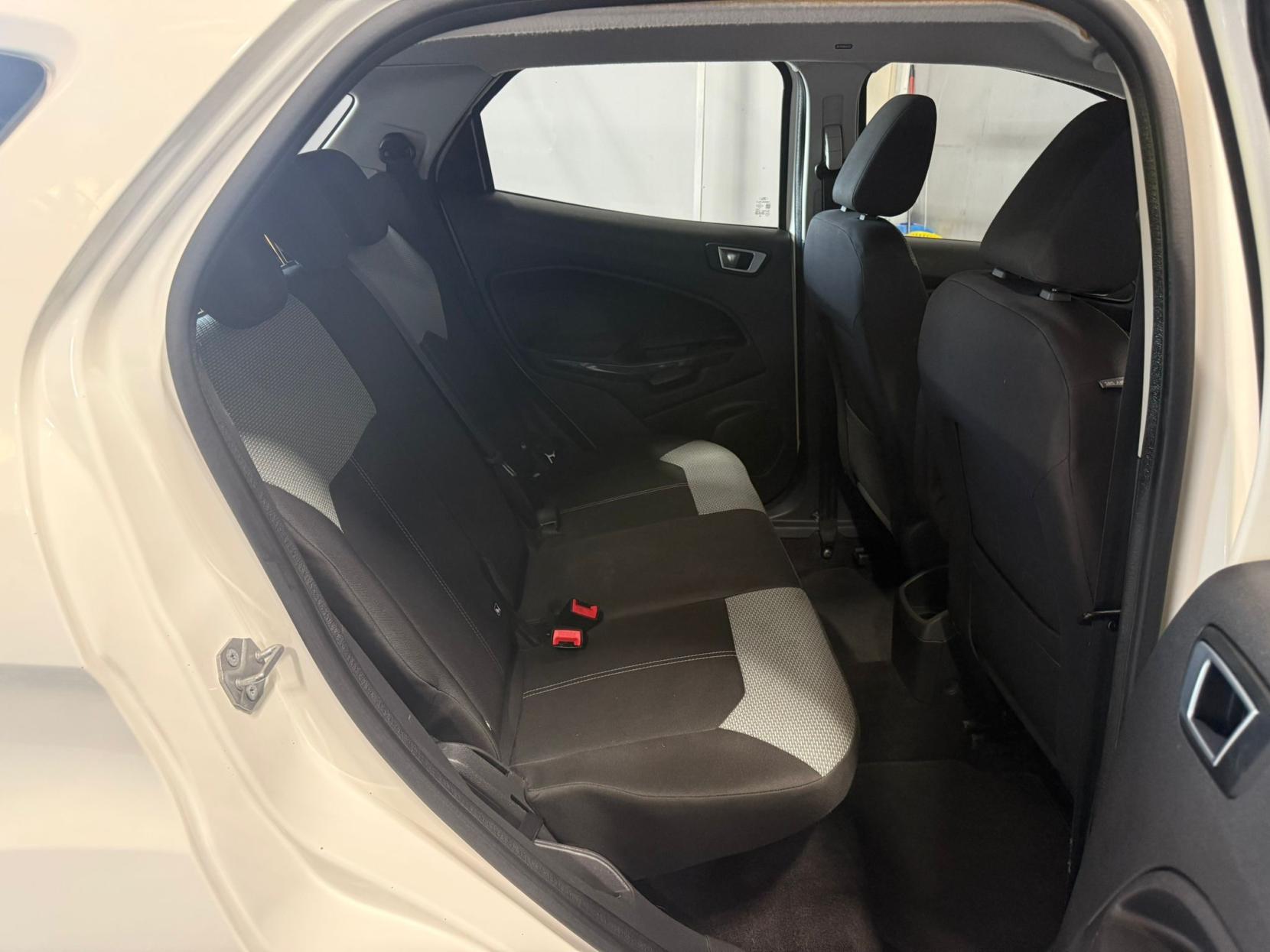 Ford EcoSport 1.5 TDCi Titanium SUV 5dr Diesel Manual 2WD Euro 5 (90 ps)