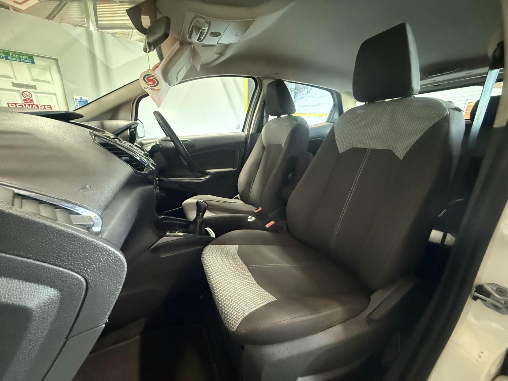 Ford EcoSport 1.5 TDCi Titanium SUV 5dr Diesel Manual 2WD Euro 5 (90 ps)