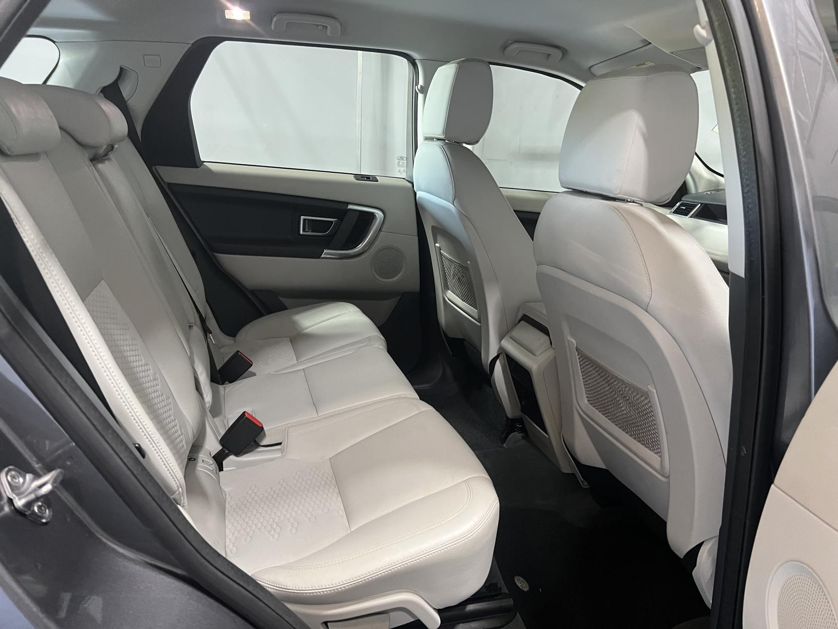 Land Rover Discovery Sport 2.0 TD4 SE SUV 5dr Diesel Manual 4WD Euro 6 (s/s) (5 Seat) (150 ps)
