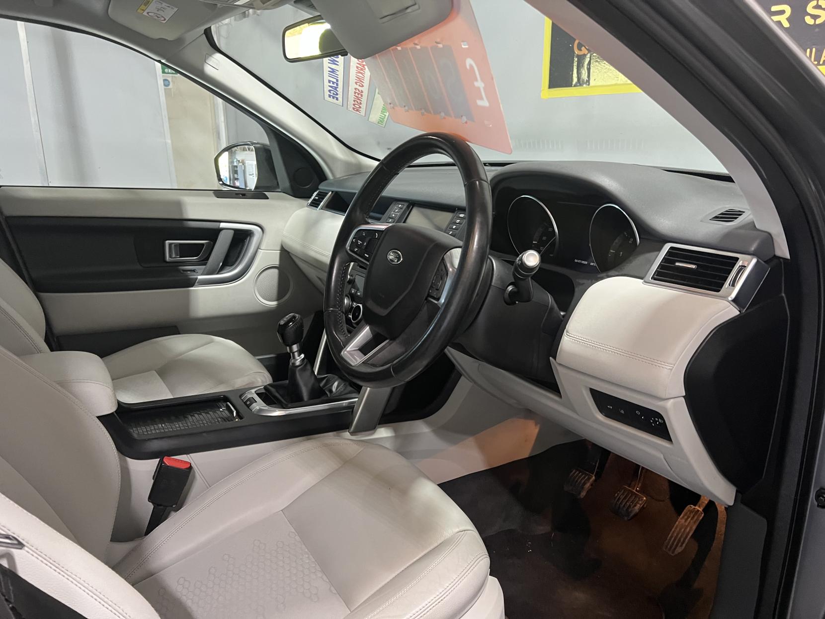 Land Rover Discovery Sport 2.0 TD4 SE SUV 5dr Diesel Manual 4WD Euro 6 (s/s) (5 Seat) (150 ps)