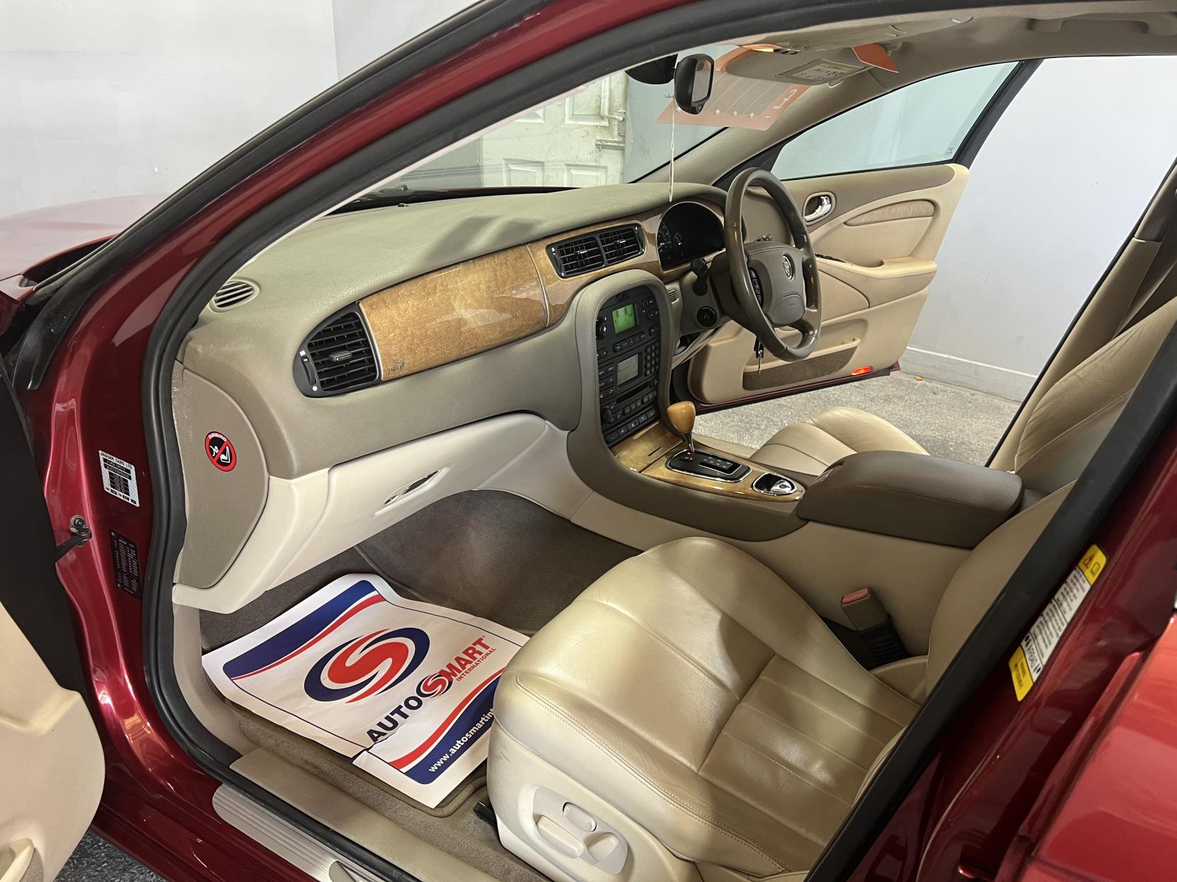 Jaguar S-Type 3.0 V6 SE Saloon 4dr Petrol Automatic (259 g/km, 240 bhp)