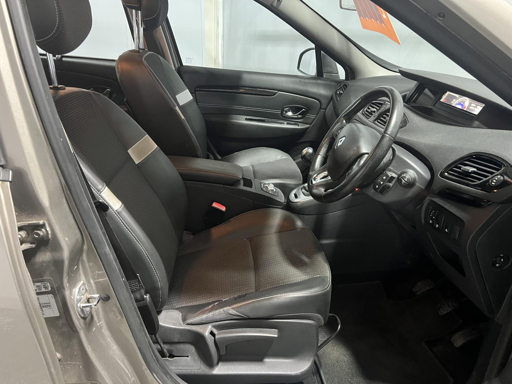 Renault Scenic 1.5 dCi Dynamique TomTom MPV 5dr Diesel Manual Euro 5 (s/s) (110 ps)