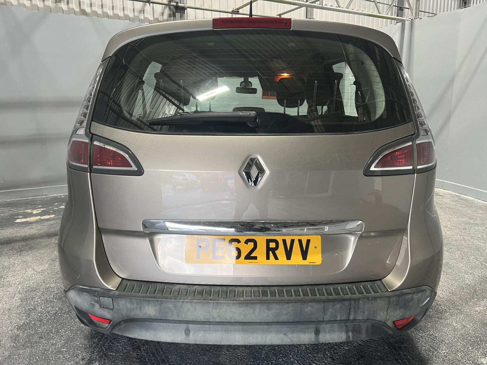 Renault Scenic 1.5 dCi Dynamique TomTom MPV 5dr Diesel Manual Euro 5 (s/s) (110 ps)