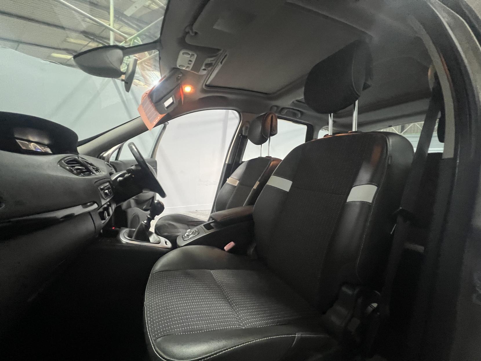 Renault Scenic 1.5 dCi Dynamique TomTom MPV 5dr Diesel Manual Euro 5 (s/s) (110 ps)