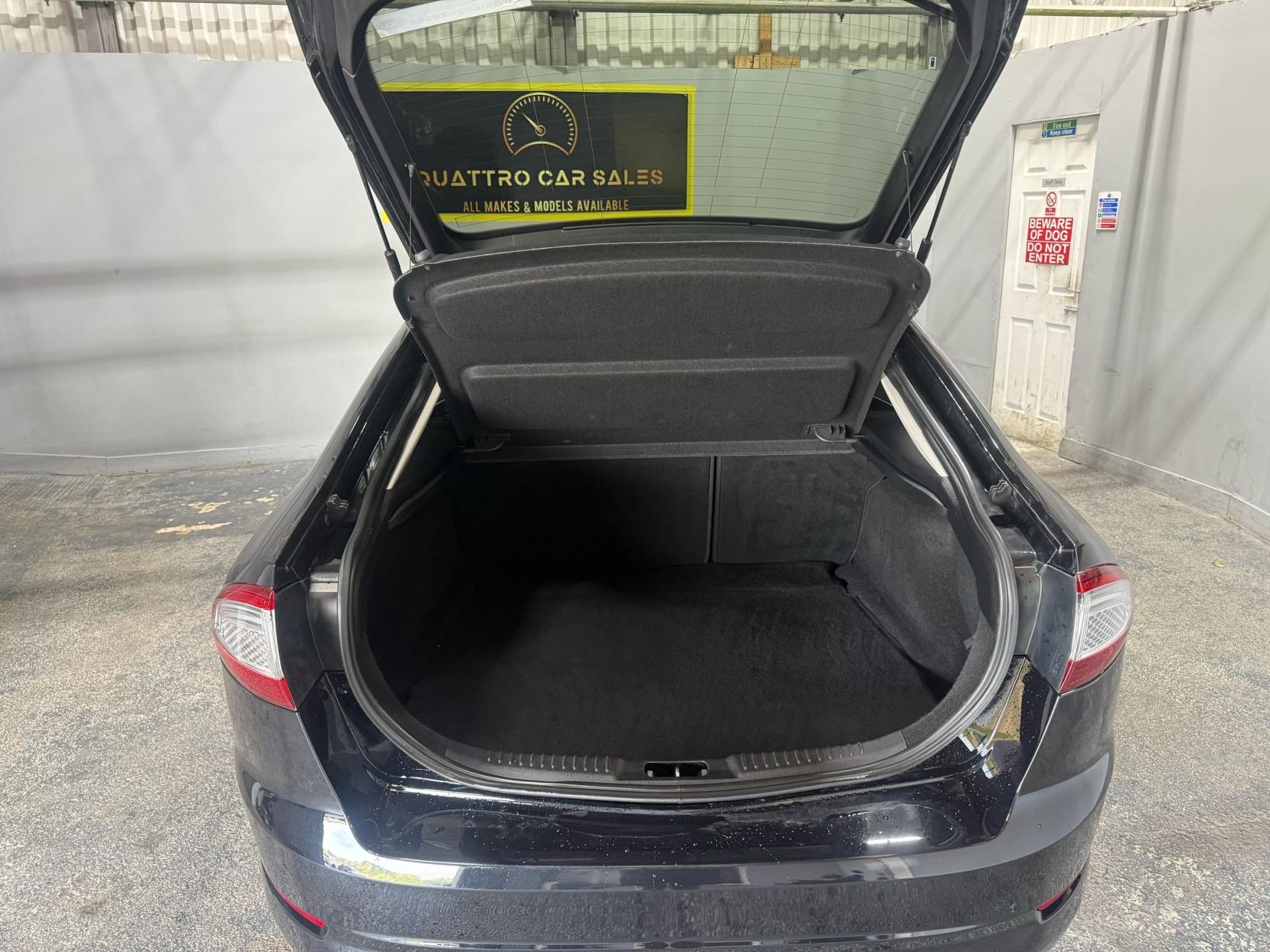 Ford Mondeo 2.0 TDCi Zetec Business Edition Hatchback 5dr Diesel Manual Euro 5 (140 ps)