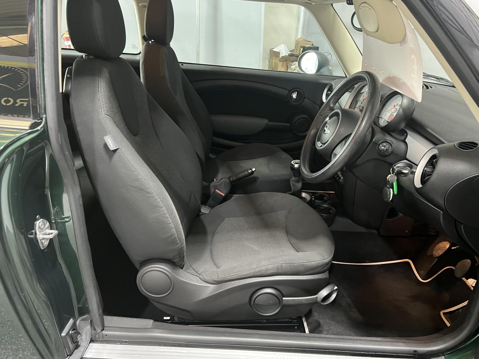 MINI Clubman 1.6 One D Estate 5dr Diesel Manual Euro 5 (s/s) (90 ps)