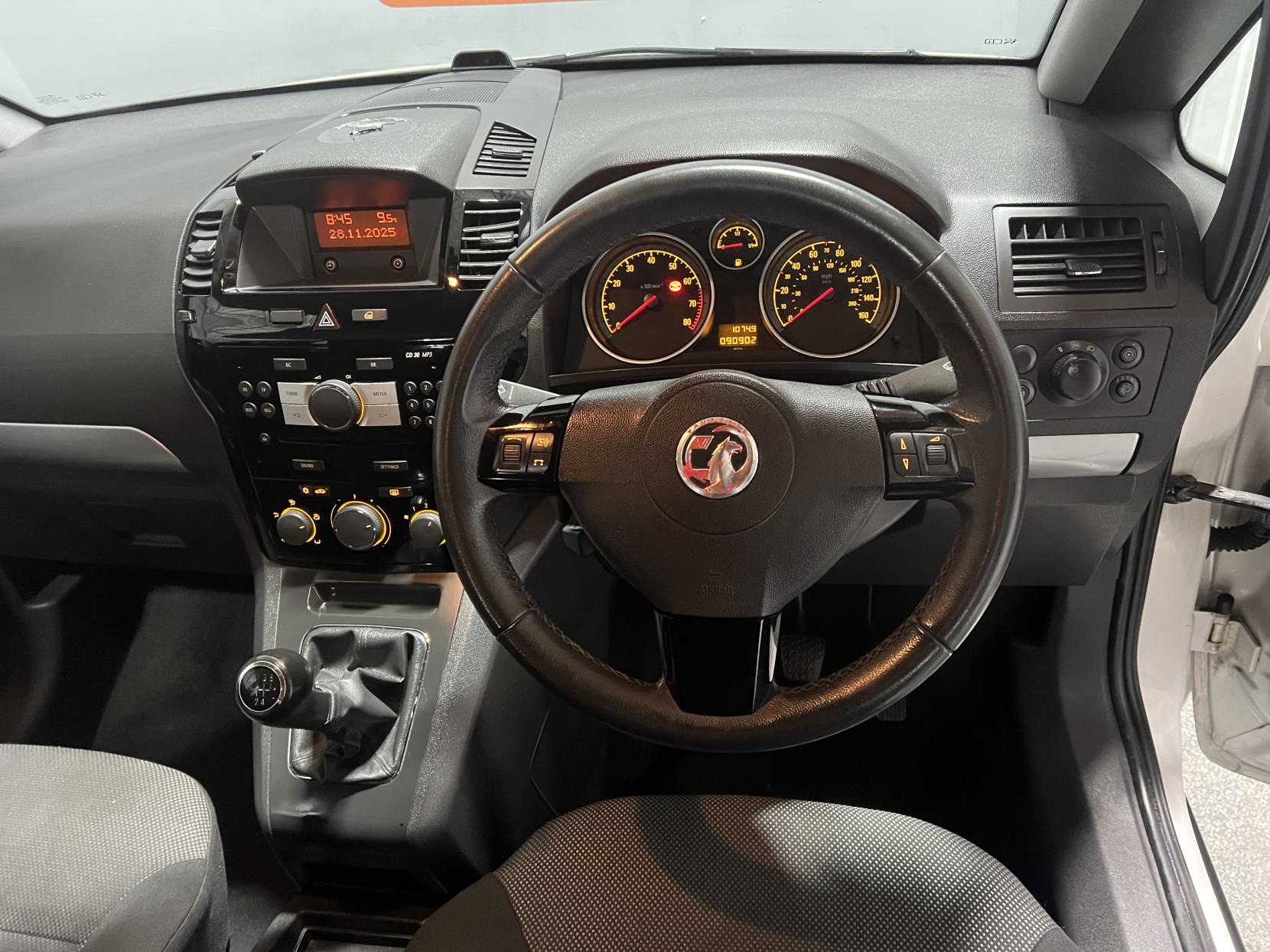 Vauxhall Zafira 1.6 16V Exclusiv MPV 5dr Petrol Manual Euro 5 (115 ps)