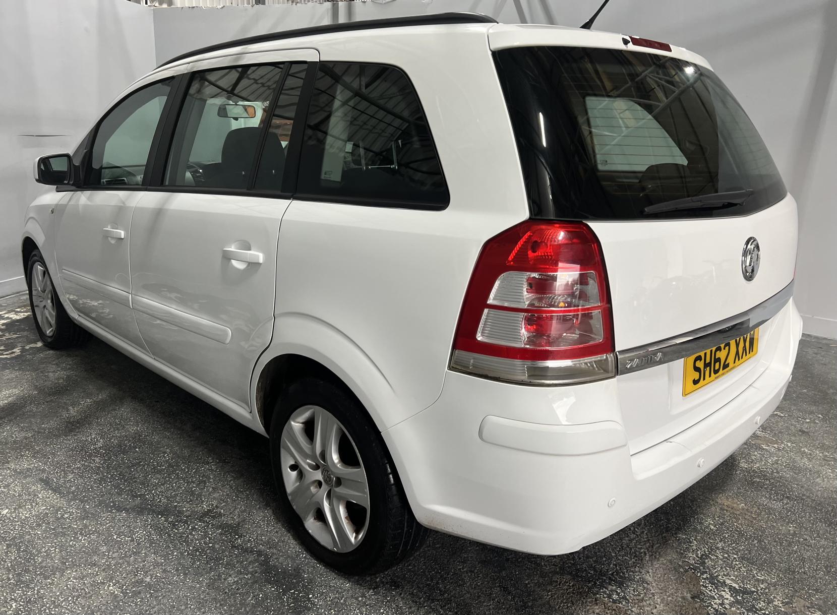 Vauxhall Zafira 1.6 16V Exclusiv MPV 5dr Petrol Manual Euro 5 (115 ps)