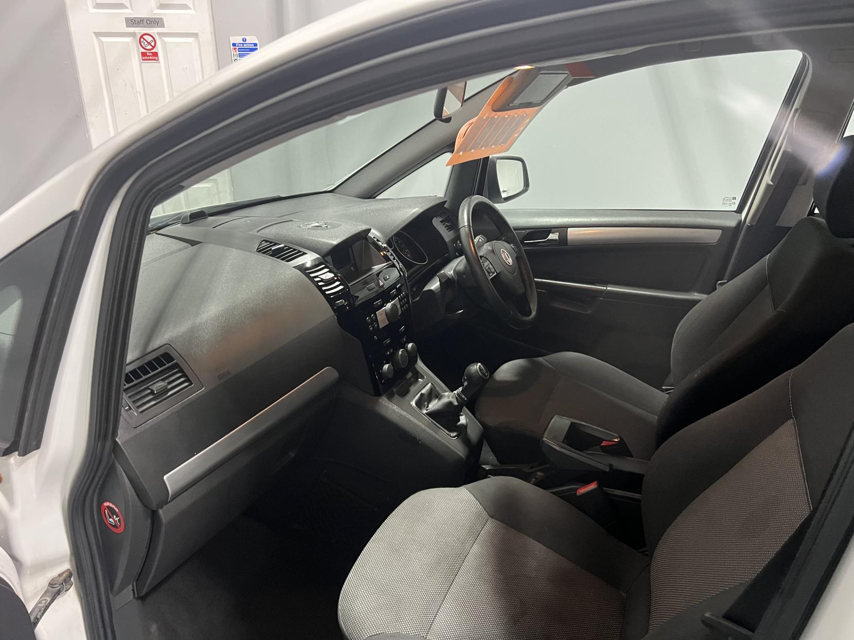 Vauxhall Zafira 1.6 16V Exclusiv MPV 5dr Petrol Manual Euro 5 (115 ps)