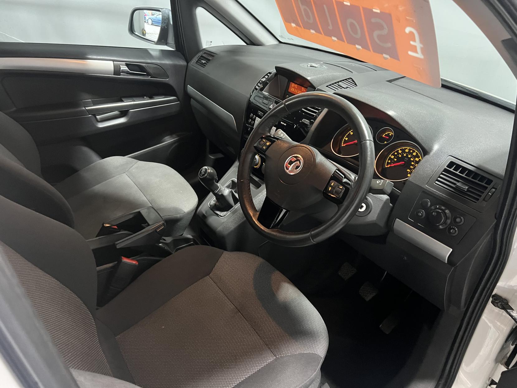 Vauxhall Zafira 1.6 16V Exclusiv MPV 5dr Petrol Manual Euro 5 (115 ps)