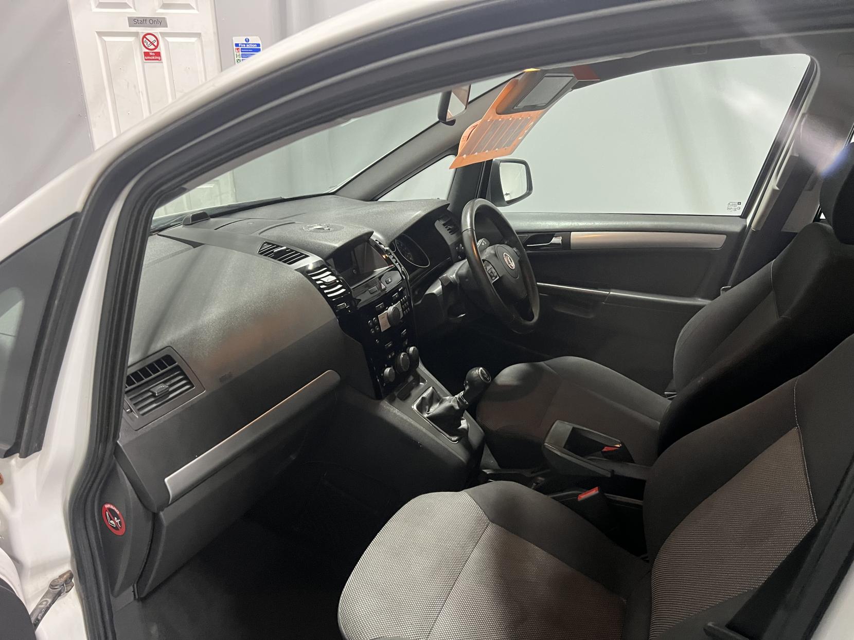 Vauxhall Zafira 1.6 16V Exclusiv MPV 5dr Petrol Manual Euro 5 (115 ps)