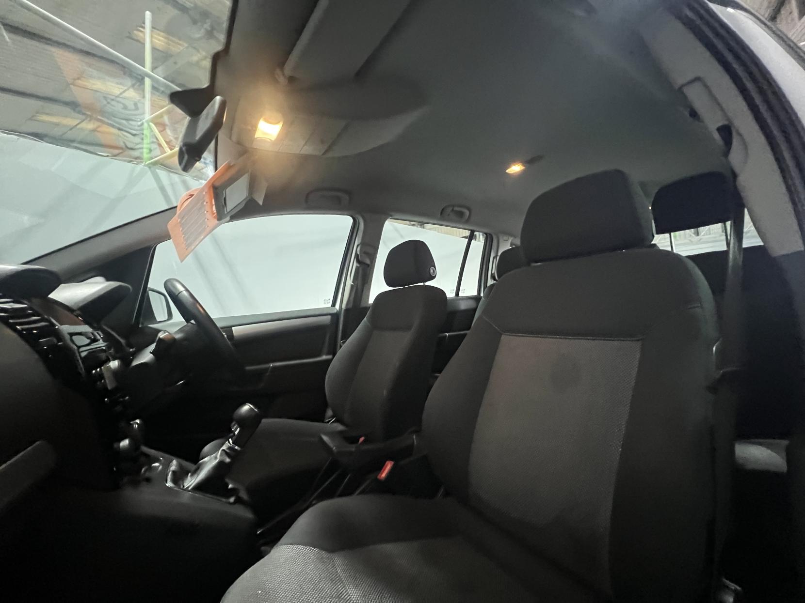 Vauxhall Zafira 1.6 16V Exclusiv MPV 5dr Petrol Manual Euro 5 (115 ps)