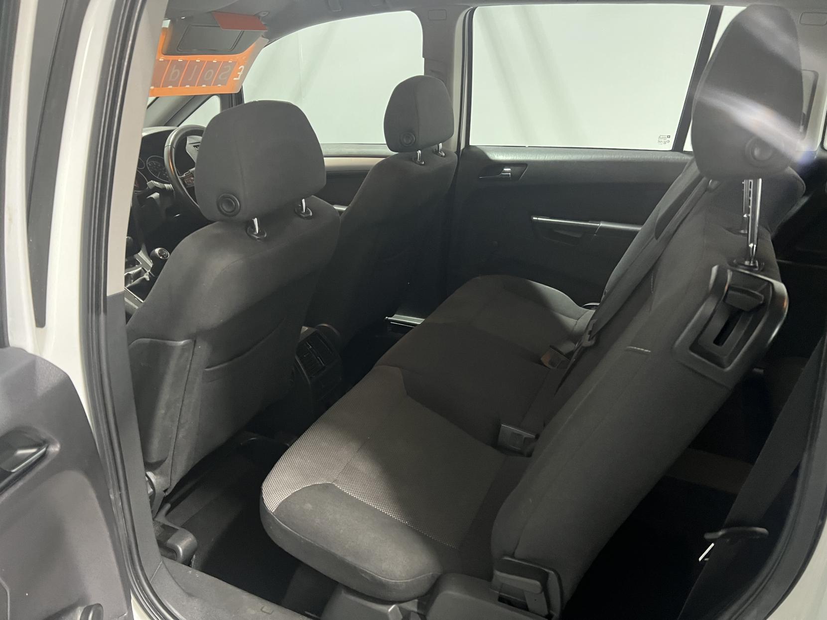 Vauxhall Zafira 1.6 16V Exclusiv MPV 5dr Petrol Manual Euro 5 (115 ps)