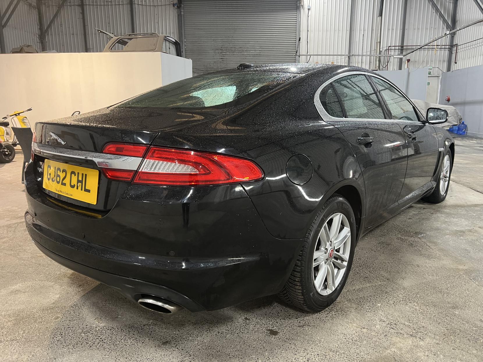 Jaguar XF 3.0d V6 Luxury Saloon 4dr Diesel Auto Euro 5 (240 ps)