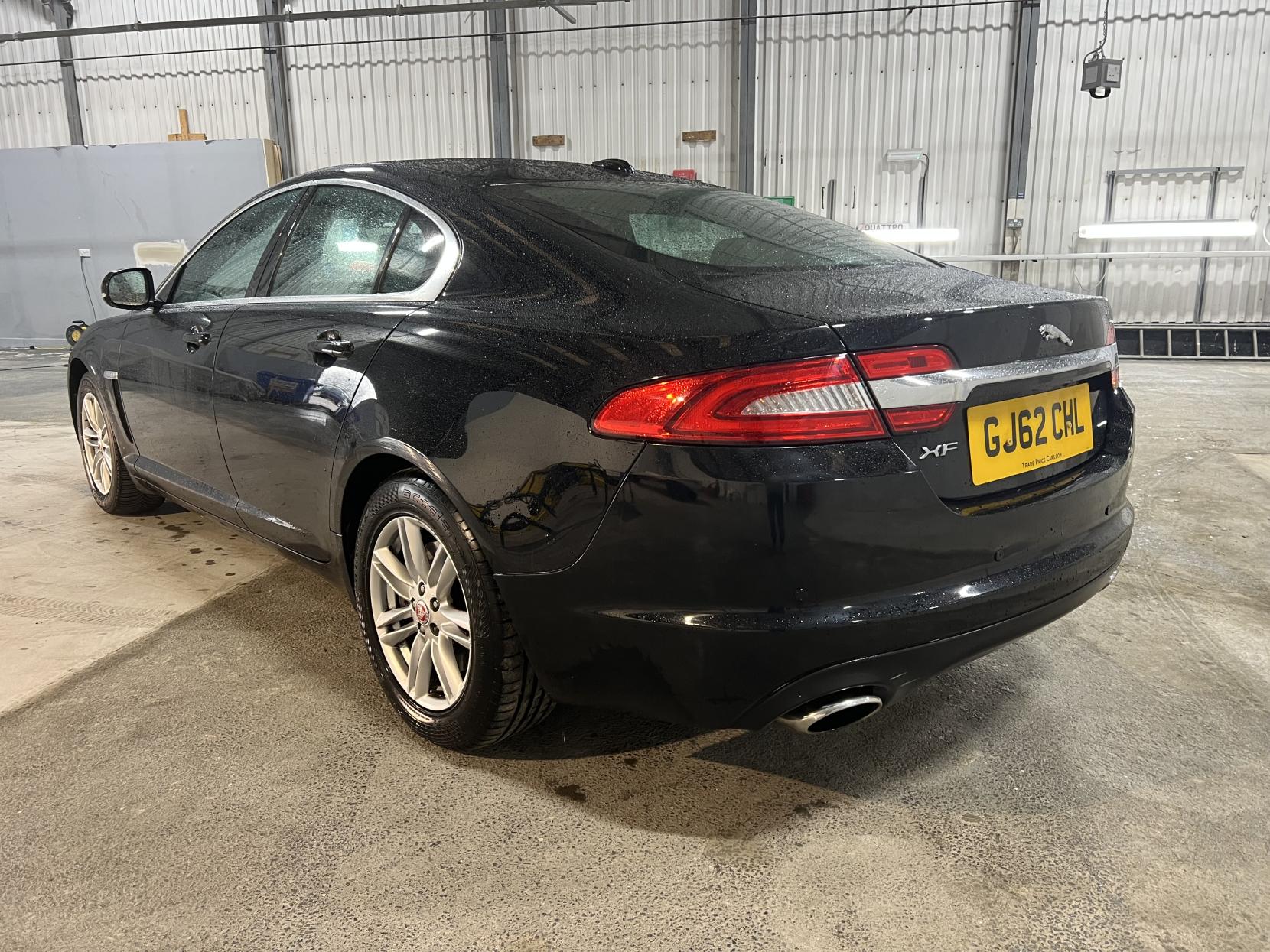 Jaguar XF 3.0d V6 Luxury Saloon 4dr Diesel Auto Euro 5 (240 ps)