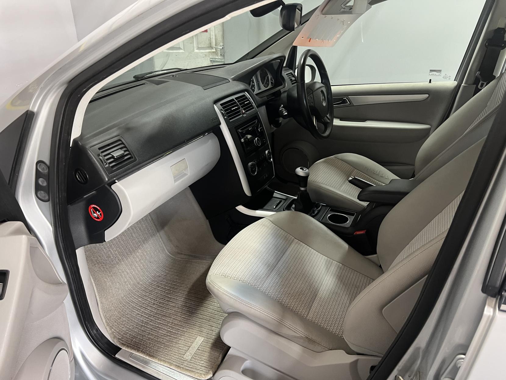 Mercedes-Benz B Class 2.0 B180 SE MPV 5dr Diesel Manual (146 g/km, 109 bhp)