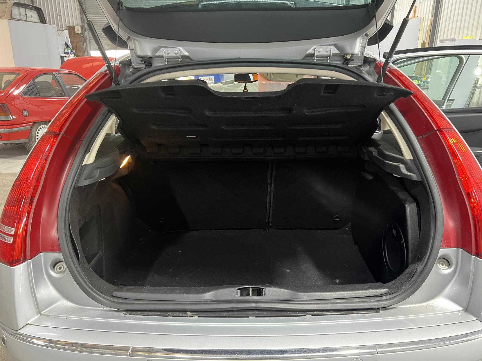 Citroen C4 2.0i 16V Exclusive Hatchback 5dr Petrol Automatic (193 g/km, 143 bhp)