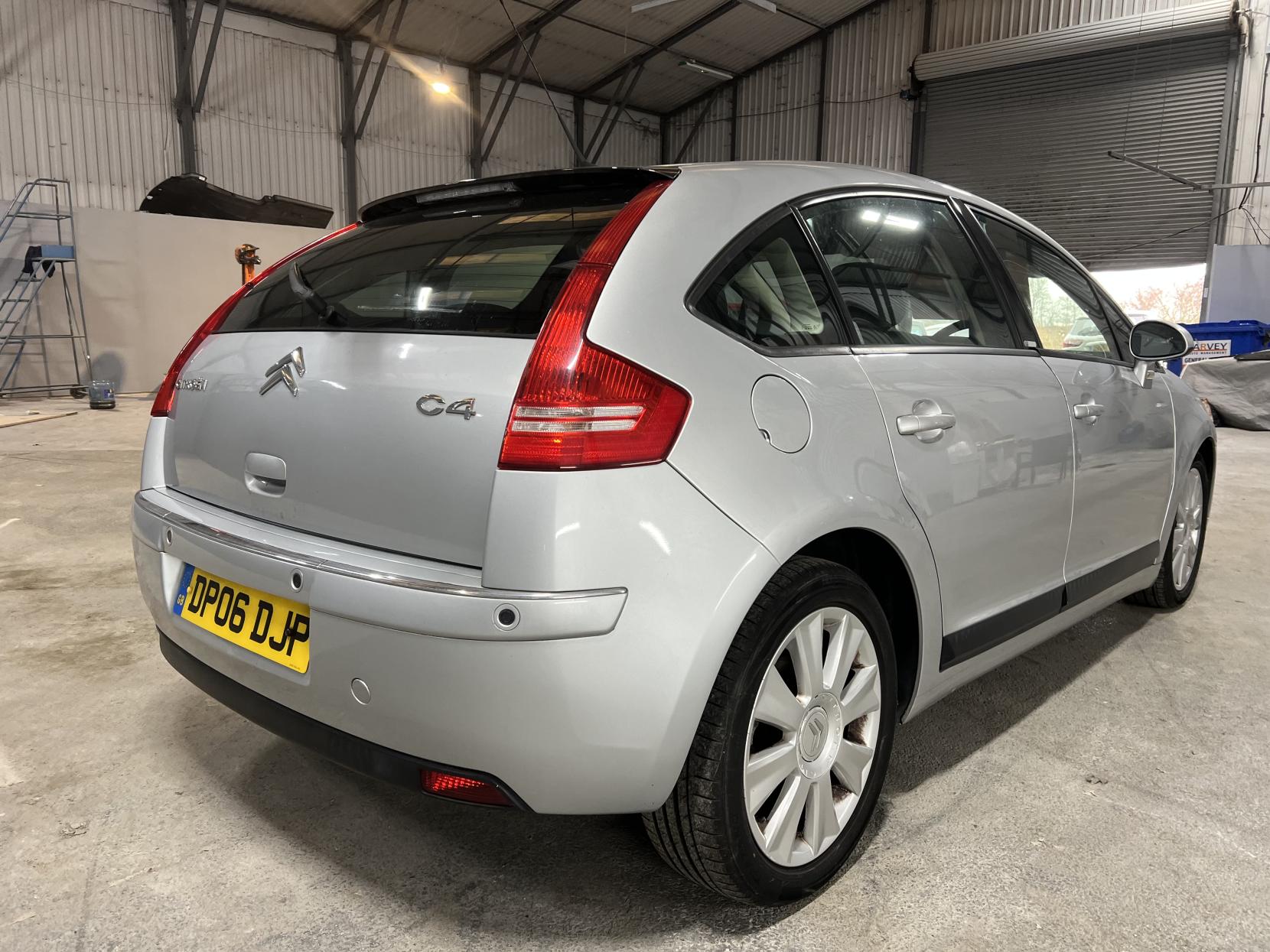 Citroen C4 2.0i 16V Exclusive Hatchback 5dr Petrol Automatic (193 g/km, 143 bhp)