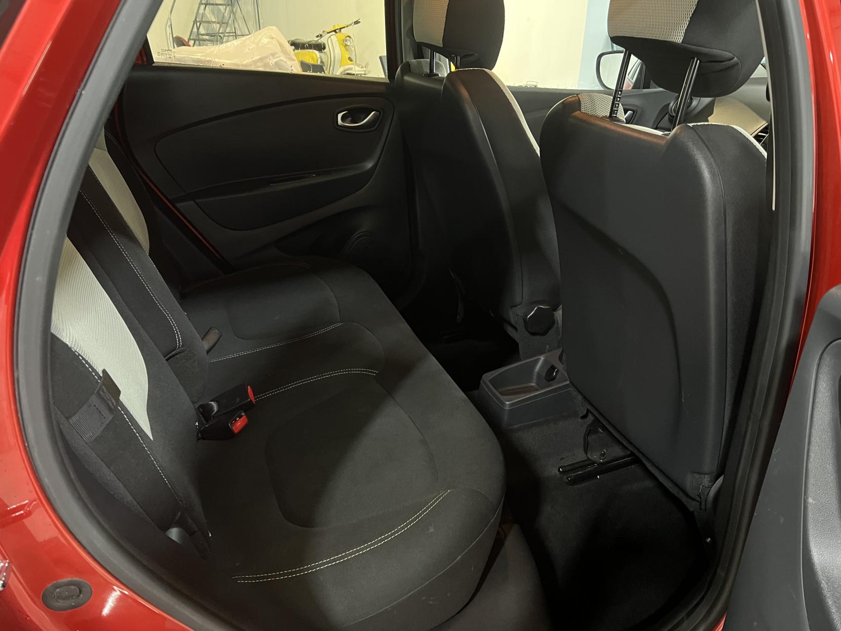 Renault Captur 0.9 TCe ENERGY Iconic SUV 5dr Petrol Manual Euro 6 (s/s) (90 ps)