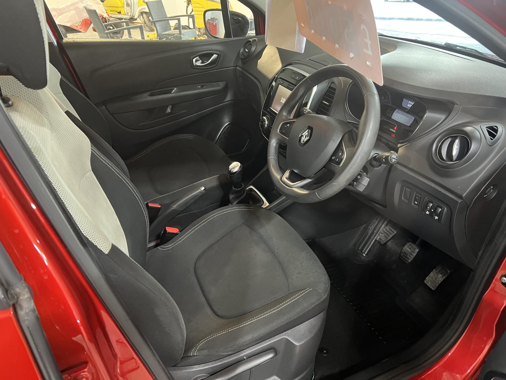 Renault Captur 0.9 TCe ENERGY Iconic SUV 5dr Petrol Manual Euro 6 (s/s) (90 ps)