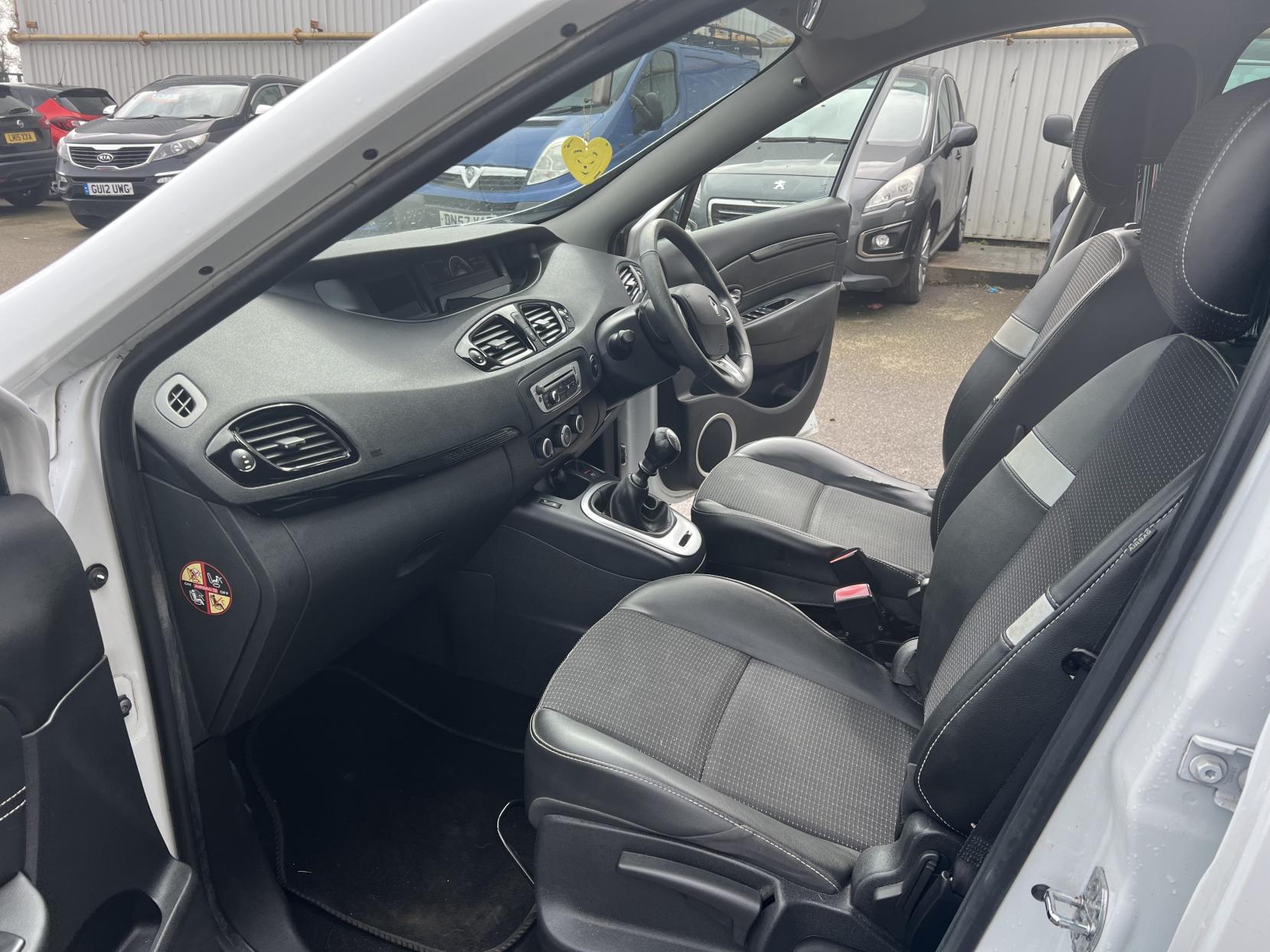 Renault Scenic 1.5 dCi Dynamique TomTom MPV 5dr Diesel Manual Euro 5 (s/s) (110 ps)