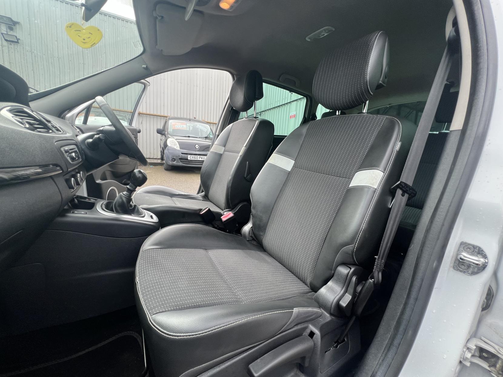 Renault Scenic 1.5 dCi Dynamique TomTom MPV 5dr Diesel Manual Euro 5 (s/s) (110 ps)