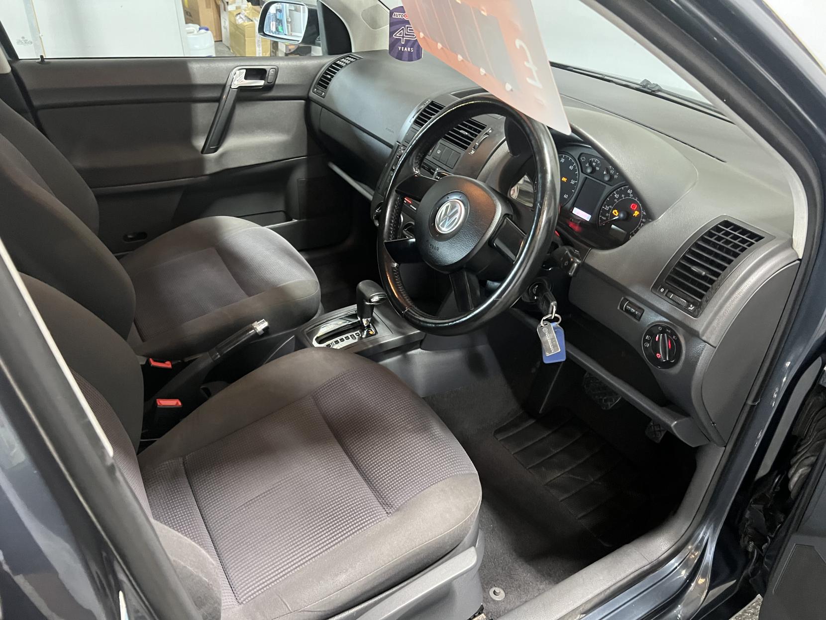 Volkswagen Polo 1.4 SE Hatchback 5dr Petrol Automatic (182 g/km, 75 bhp)