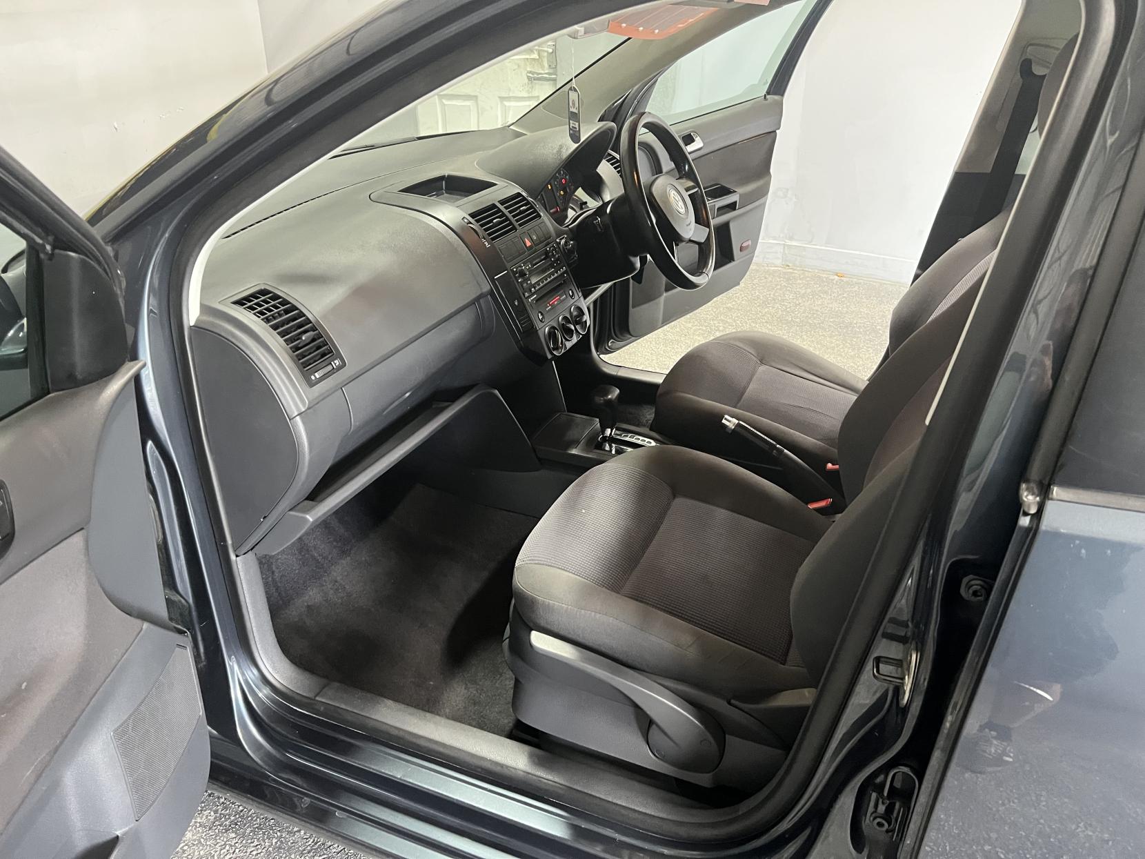 Volkswagen Polo 1.4 SE Hatchback 5dr Petrol Automatic (182 g/km, 75 bhp)
