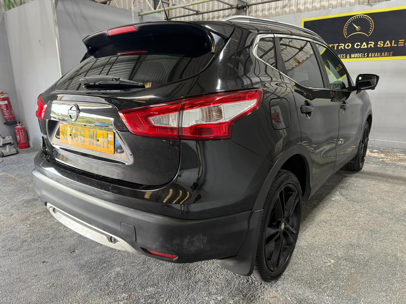 Nissan Qashqai 1.5 dCi Black Edition SUV 5dr Diesel Manual 2WD Euro 6 (s/s) (110 ps)