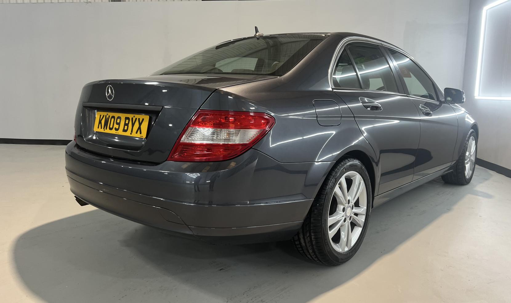 Mercedes-Benz C Class 1.6 C180K BlueEfficiency Sport Saloon 4dr Petrol Auto Euro 4 (156 ps)